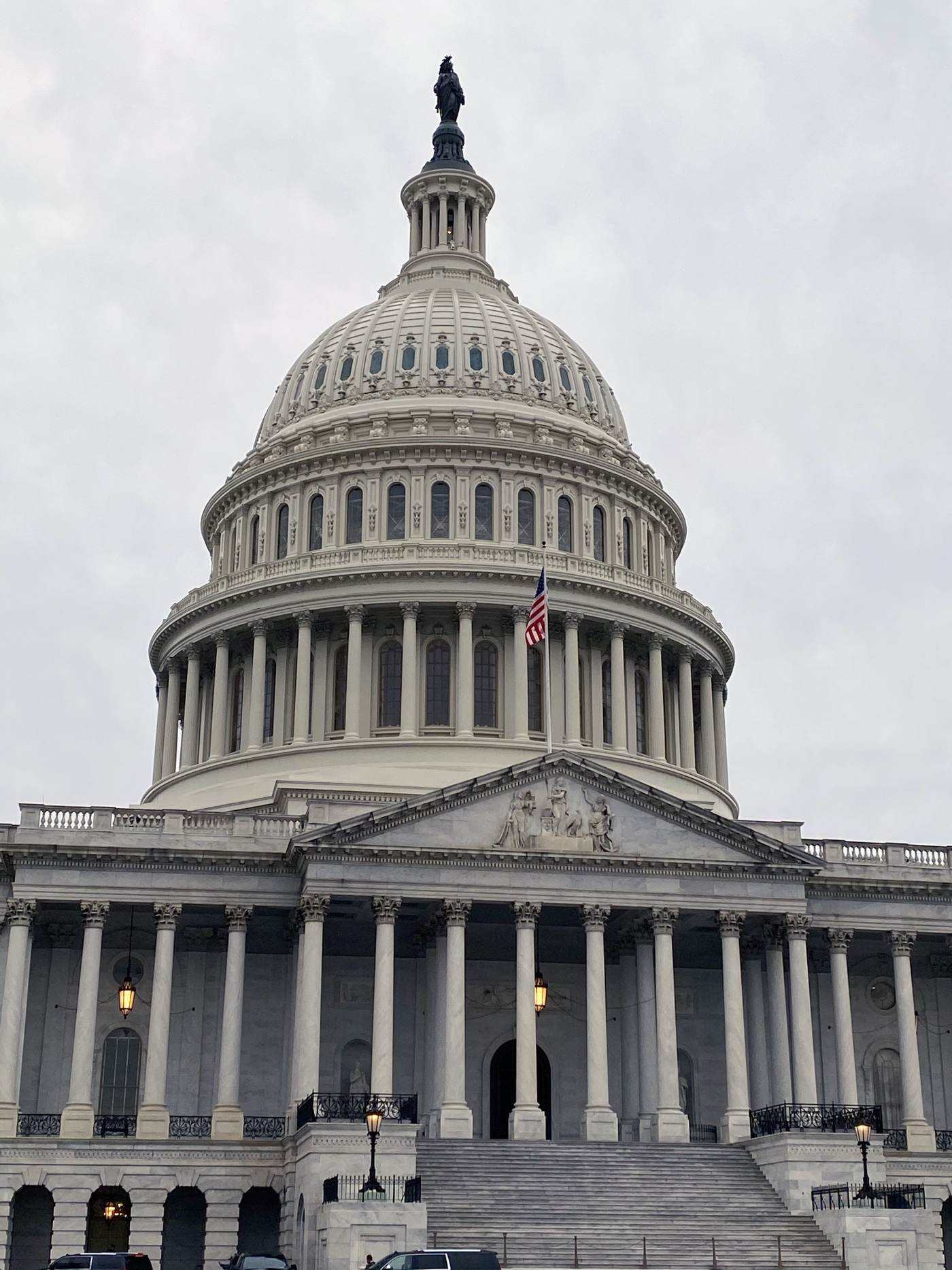 Reuters: Republicanii riscă pierderea Congresului SUA la alegerile parţiale